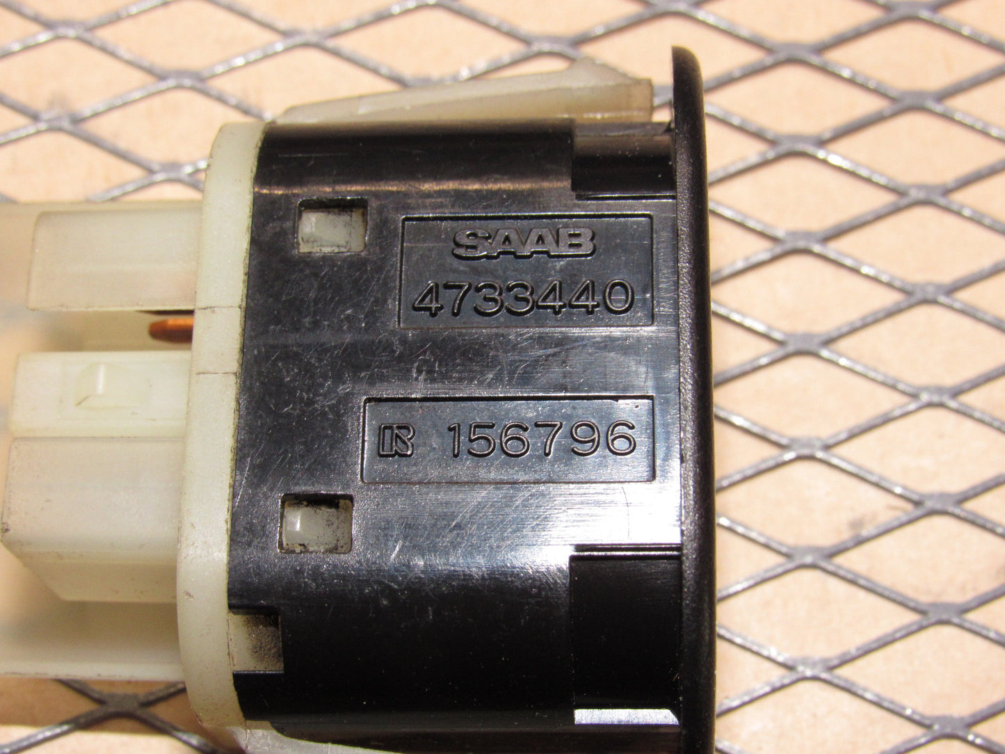 99 00 01 02 03 04 05 Saab 9-5 OEM Trunk Release Switch