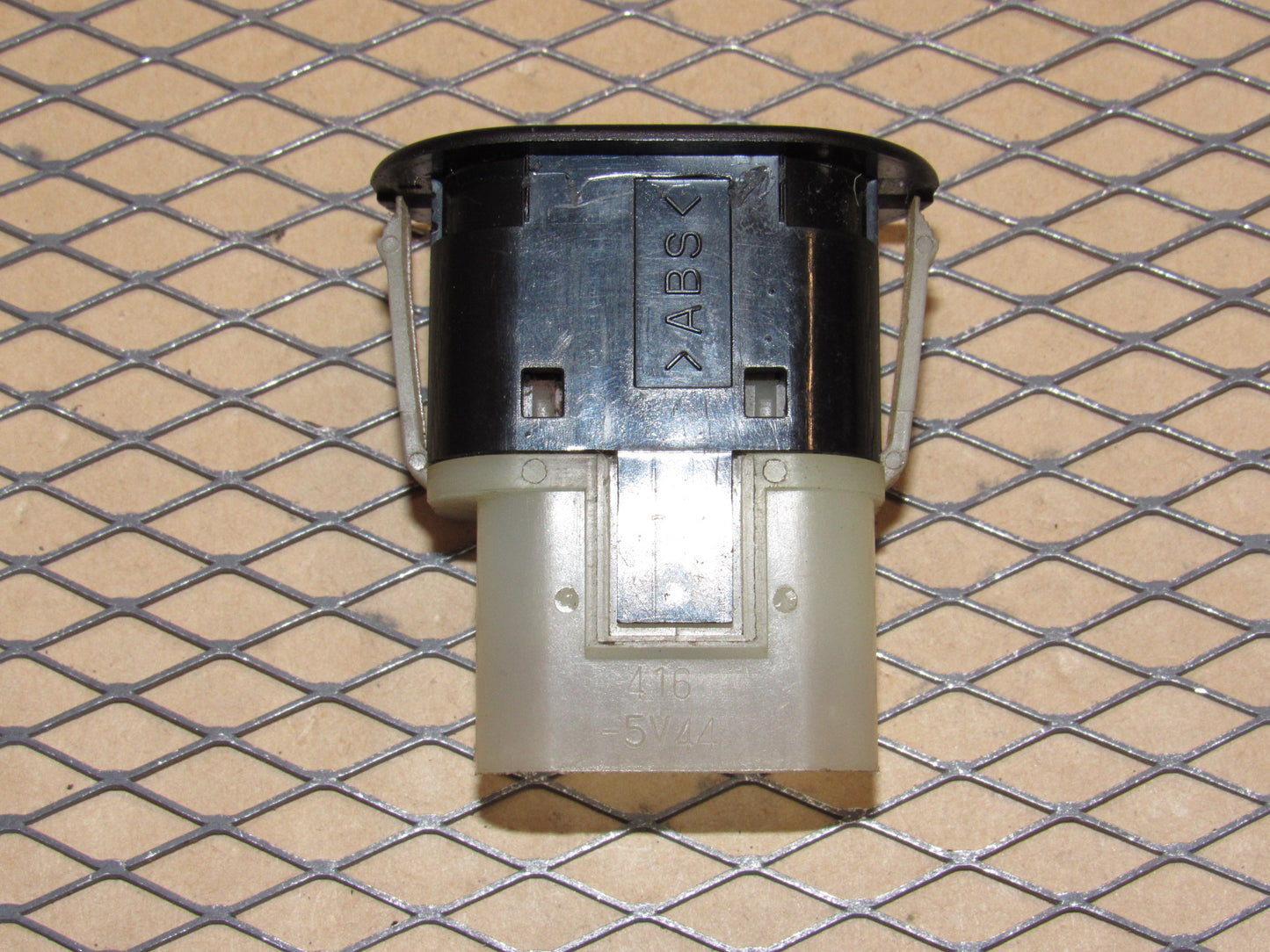 99 00 01 02 03 04 05 Saab 9-5 OEM Trunk Release Switch