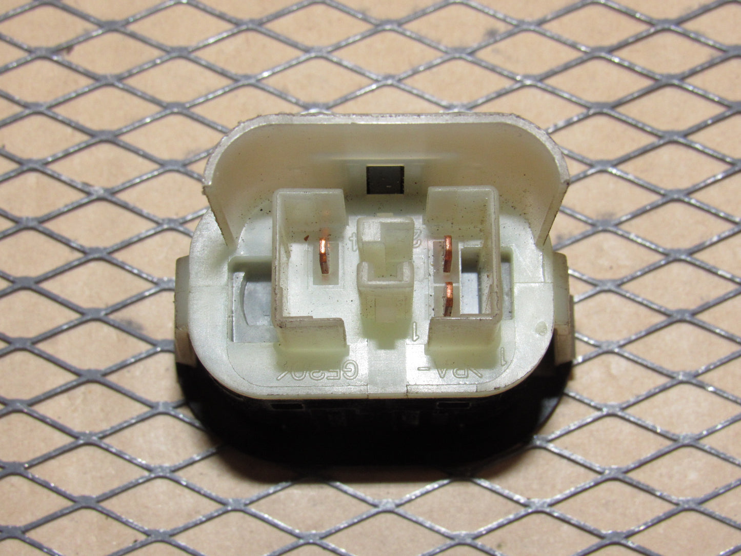 99 00 01 02 03 04 05 Saab 9-5 OEM Trunk Release Switch