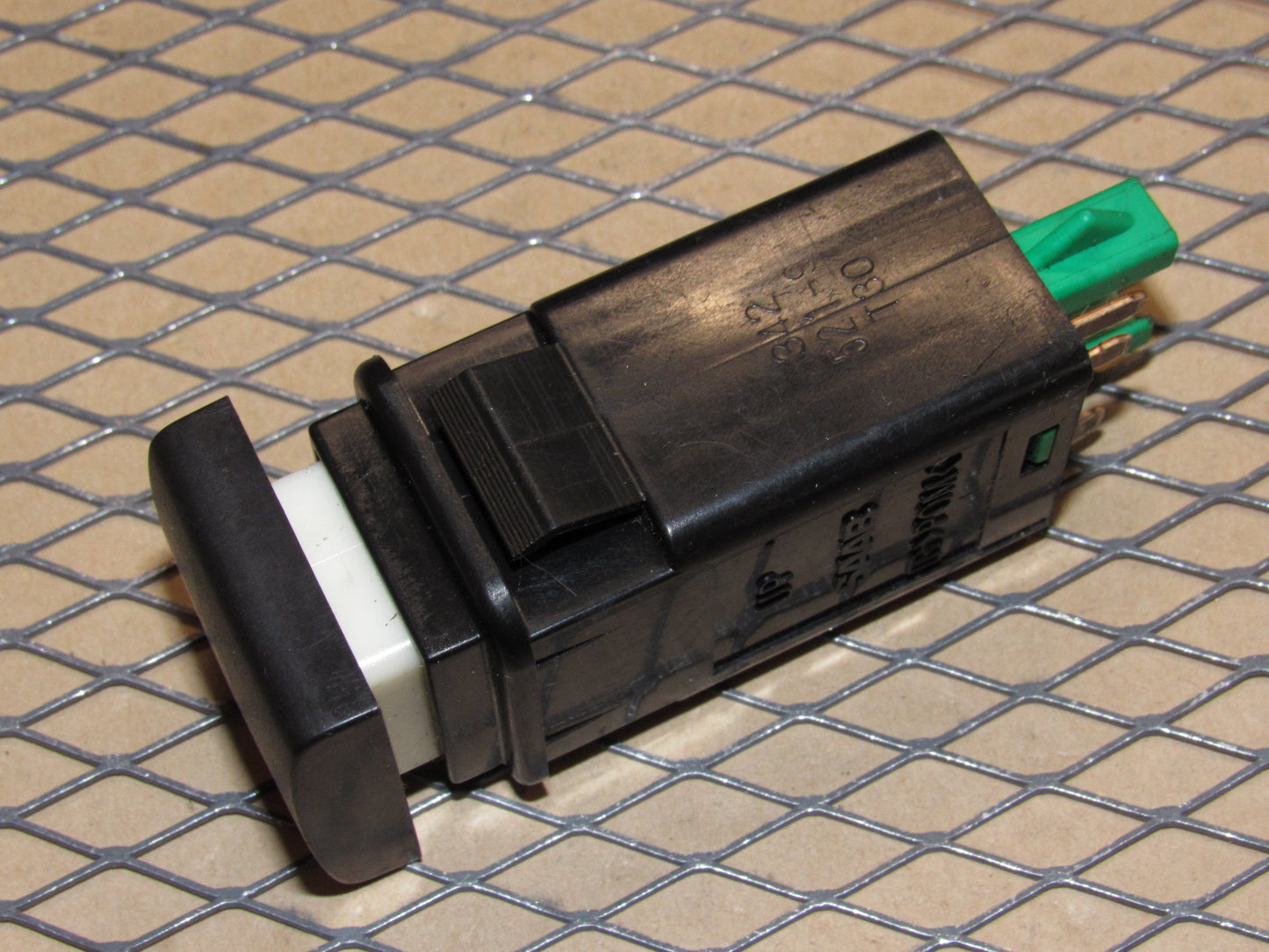 99 00 01 02 03 04 05 Saab 9-5 OEM Front Fog Light Lamp Switch