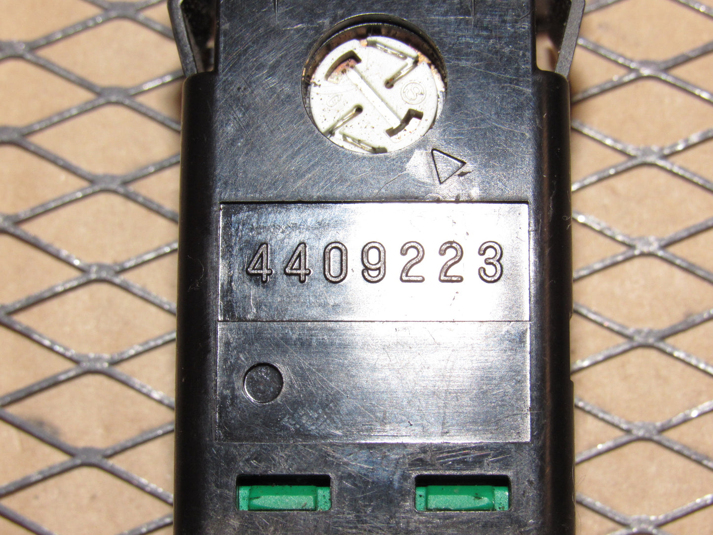99 00 01 02 03 04 05 Saab 9-5 OEM Front Fog Light Lamp Switch