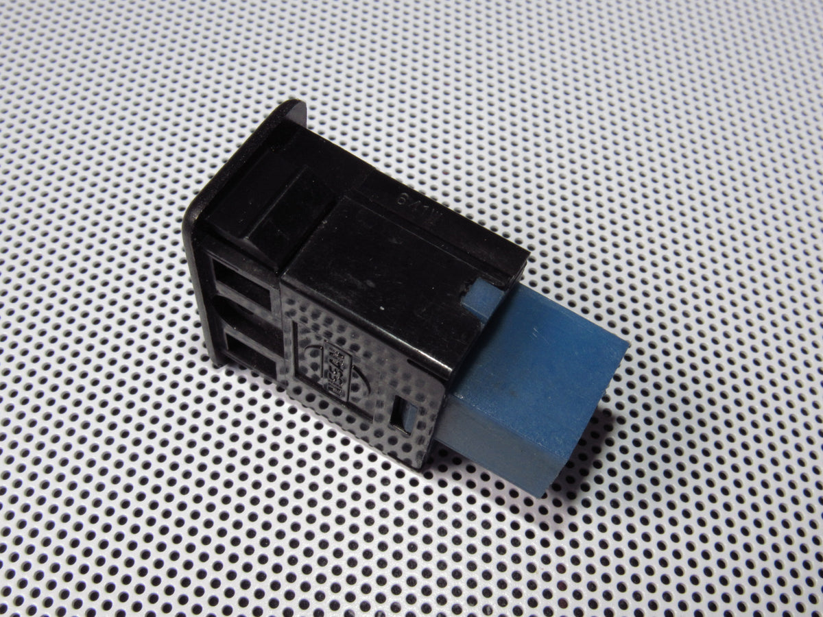 96-04 Nissan Pathfinder OEM Front Heated Seat Switch - Left