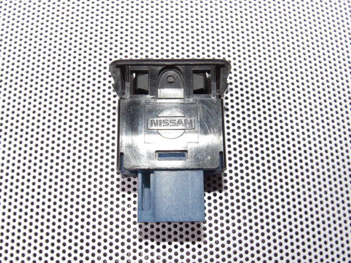 96-04 Nissan Pathfinder OEM Front Heated Seat Switch - Left