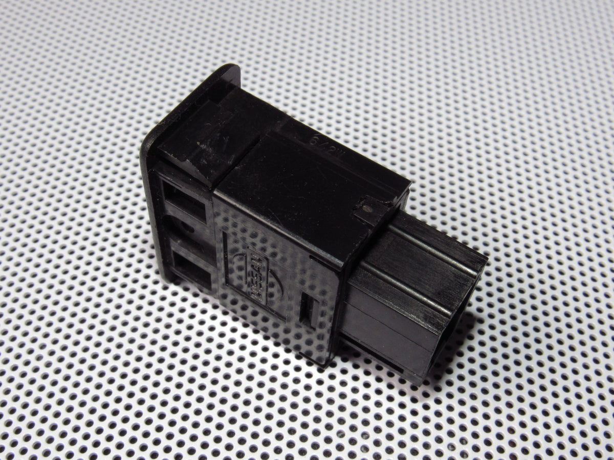 96-04 Nissan Pathfinder OEM Front Heated Seat Switch - Right