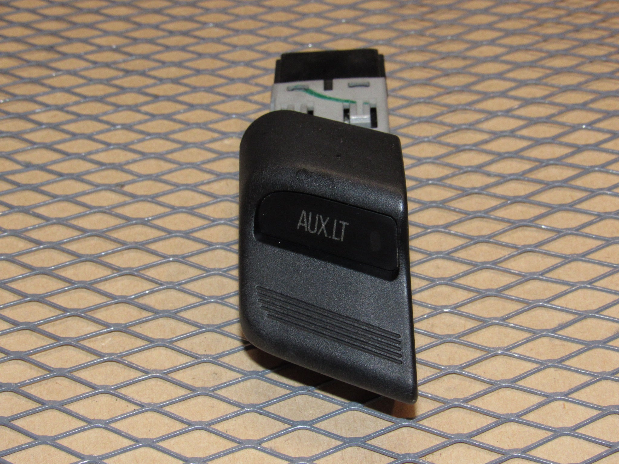 93 94 95 Honda Del Sol OEM Aux Lt Auxiliary Light Switch – Autopartone