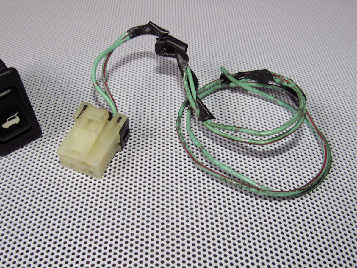 94-95 Nissan Pathfinder OEM Tailgate Trunk Door Release Switch Pigtail Harness Connector