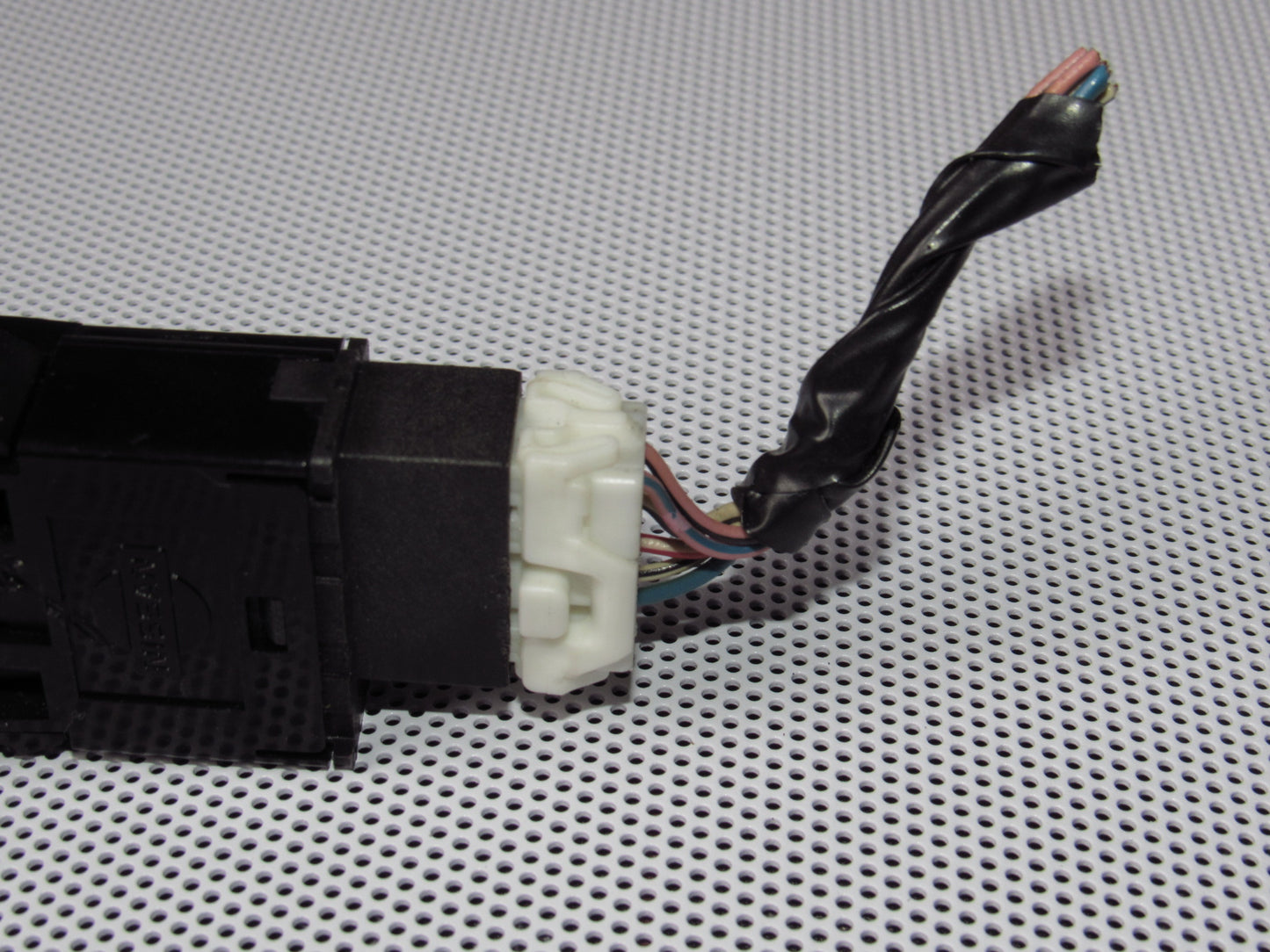 94-95 Nissan Pathfinder OEM Auto E-AT Power Switch Pigtail Harness Connector