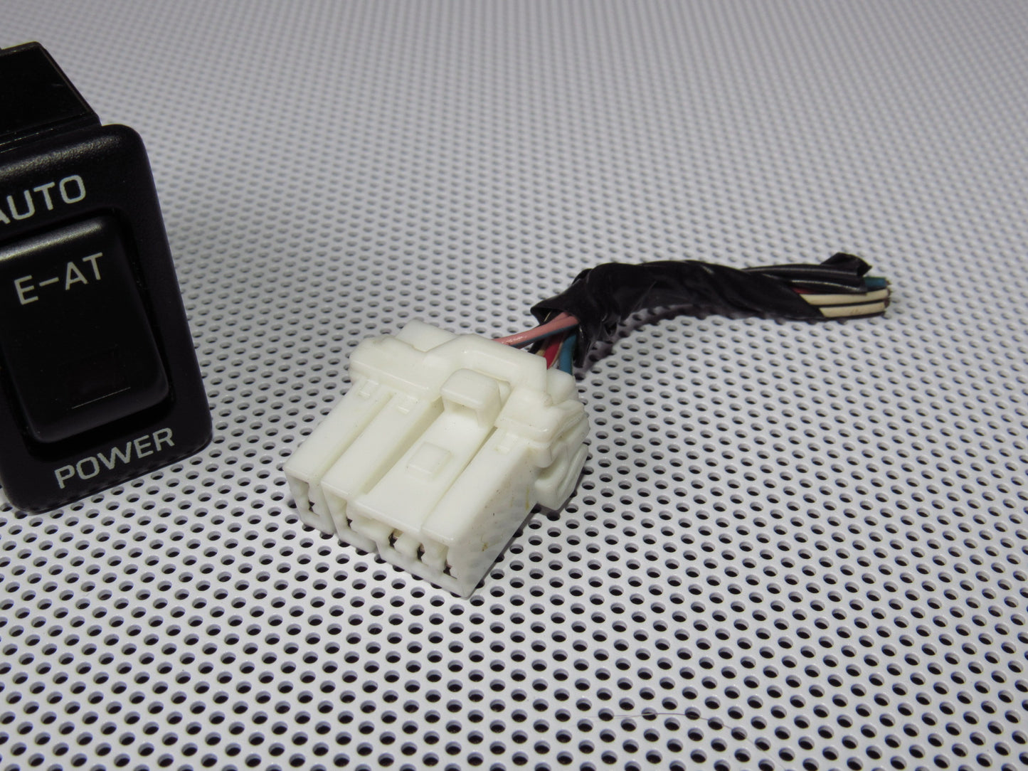 94-95 Nissan Pathfinder OEM Auto E-AT Power Switch Pigtail Harness Connector