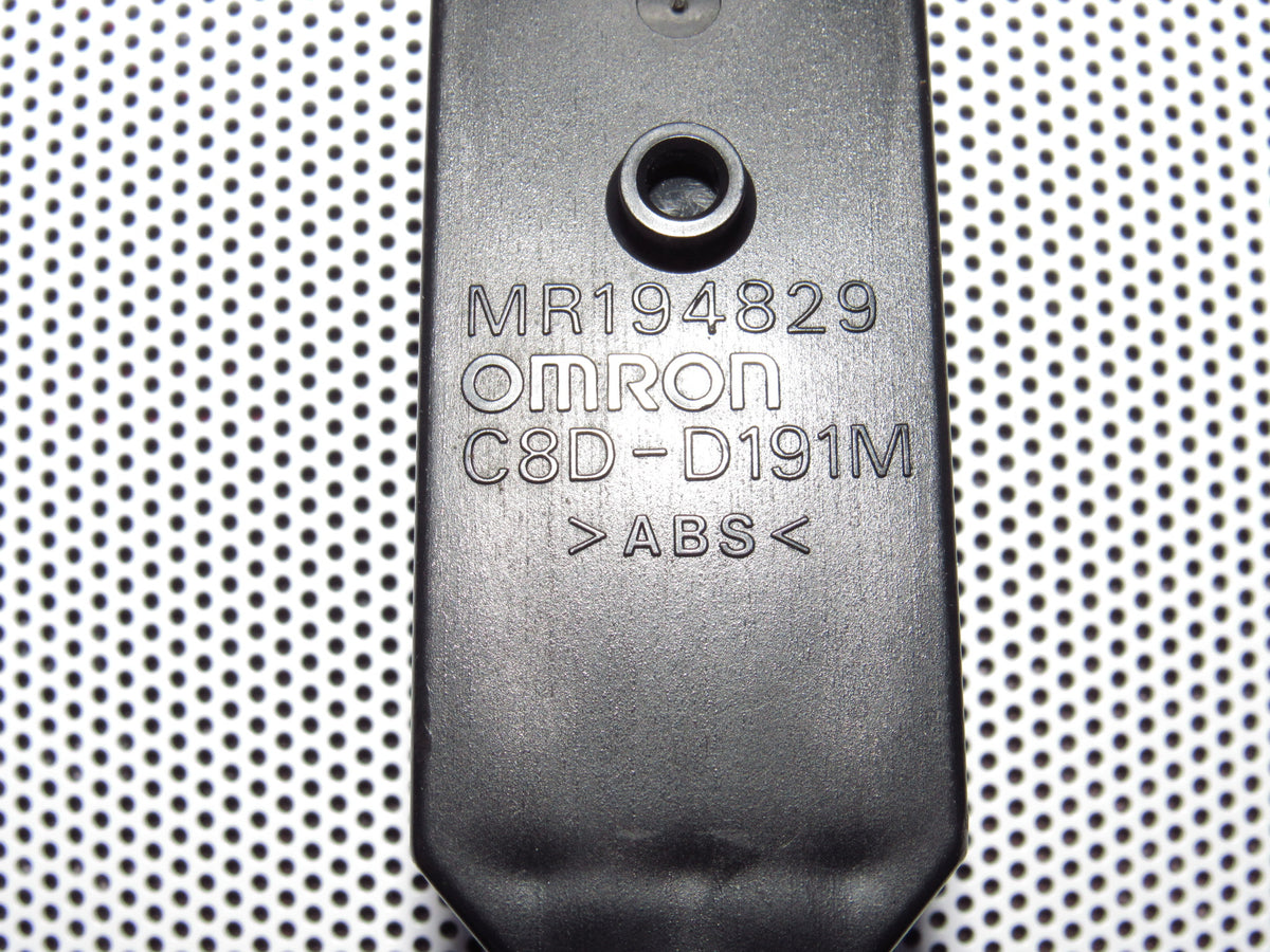 01-04 Mitsubishi Montero Sport OEM Rear Window Switch