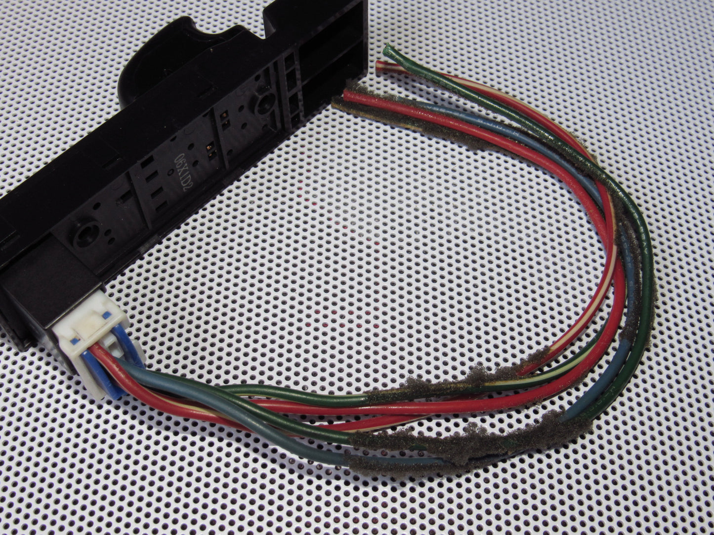 01-04 Mitsubishi Montero Sport OEM Rear Window Switch Pigtail Harness Connector