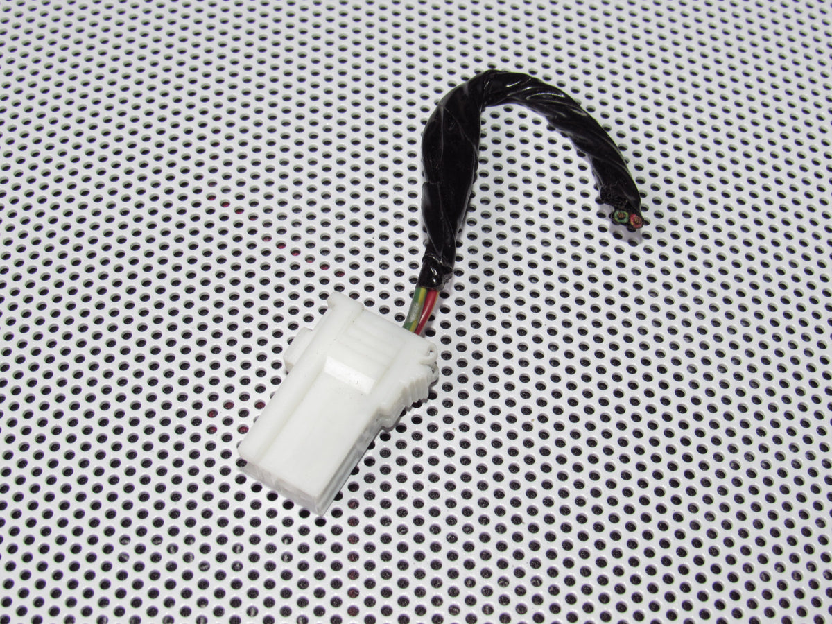 01-04 Mitsubishi Montero Sport OEM Anti Theft Security Light Pigtail Harness Connector