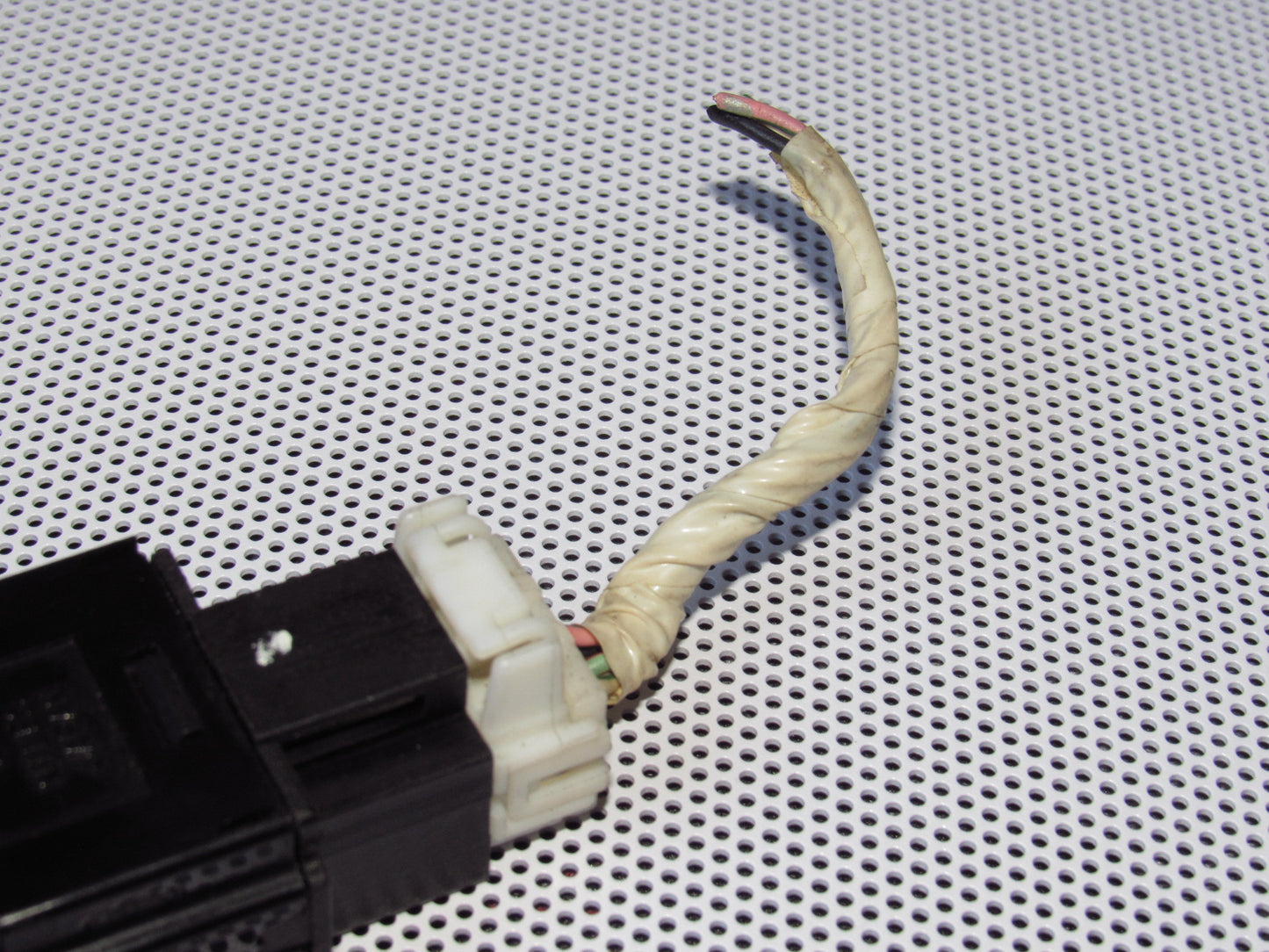 99-00 Infiniti QX4 OEM Tailgate Trunk Door Release Switch Pigtail Harness Connector