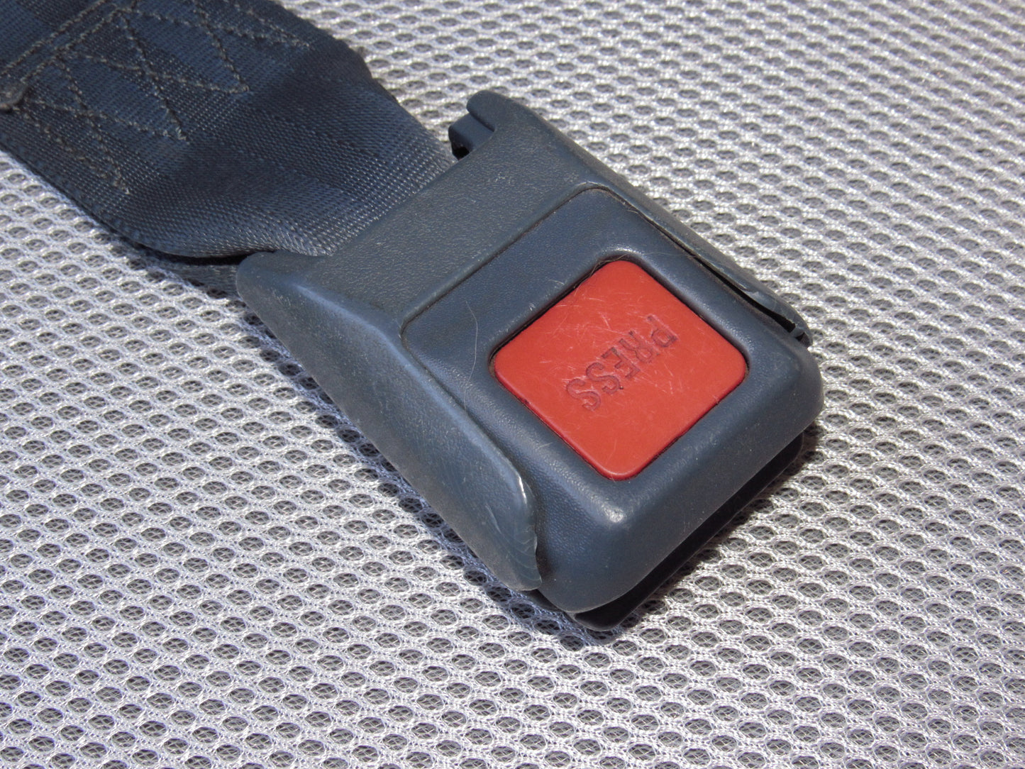 90-95 Nissan Pathfinder OEM Rear Seat Belt Buckle Receiver