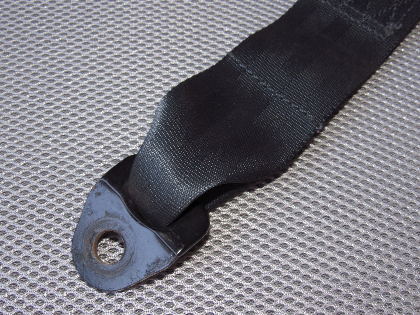 90-95 Nissan Pathfinder OEM Rear Seat Belt Buckle Receiver