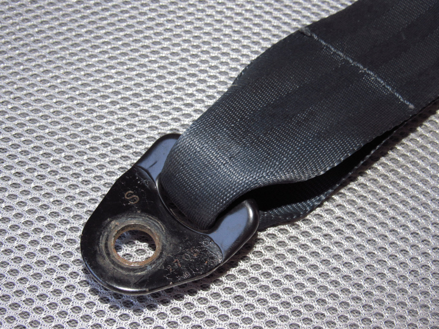 90-95 Nissan Pathfinder OEM Rear Seat Belt Buckle Receiver