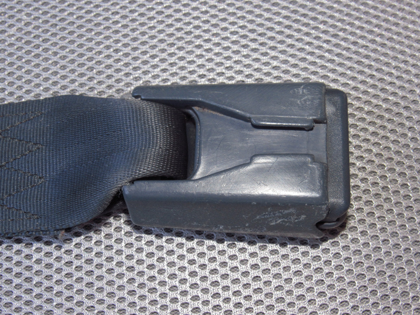 90-95 Nissan Pathfinder OEM Rear Seat Belt Buckle Receiver