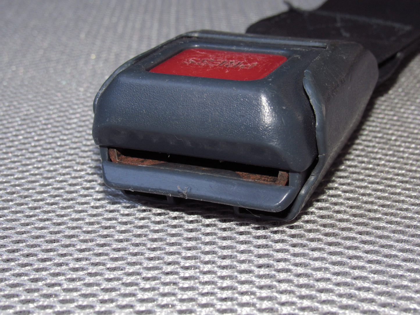 90-95 Nissan Pathfinder OEM Rear Seat Belt Buckle Receiver