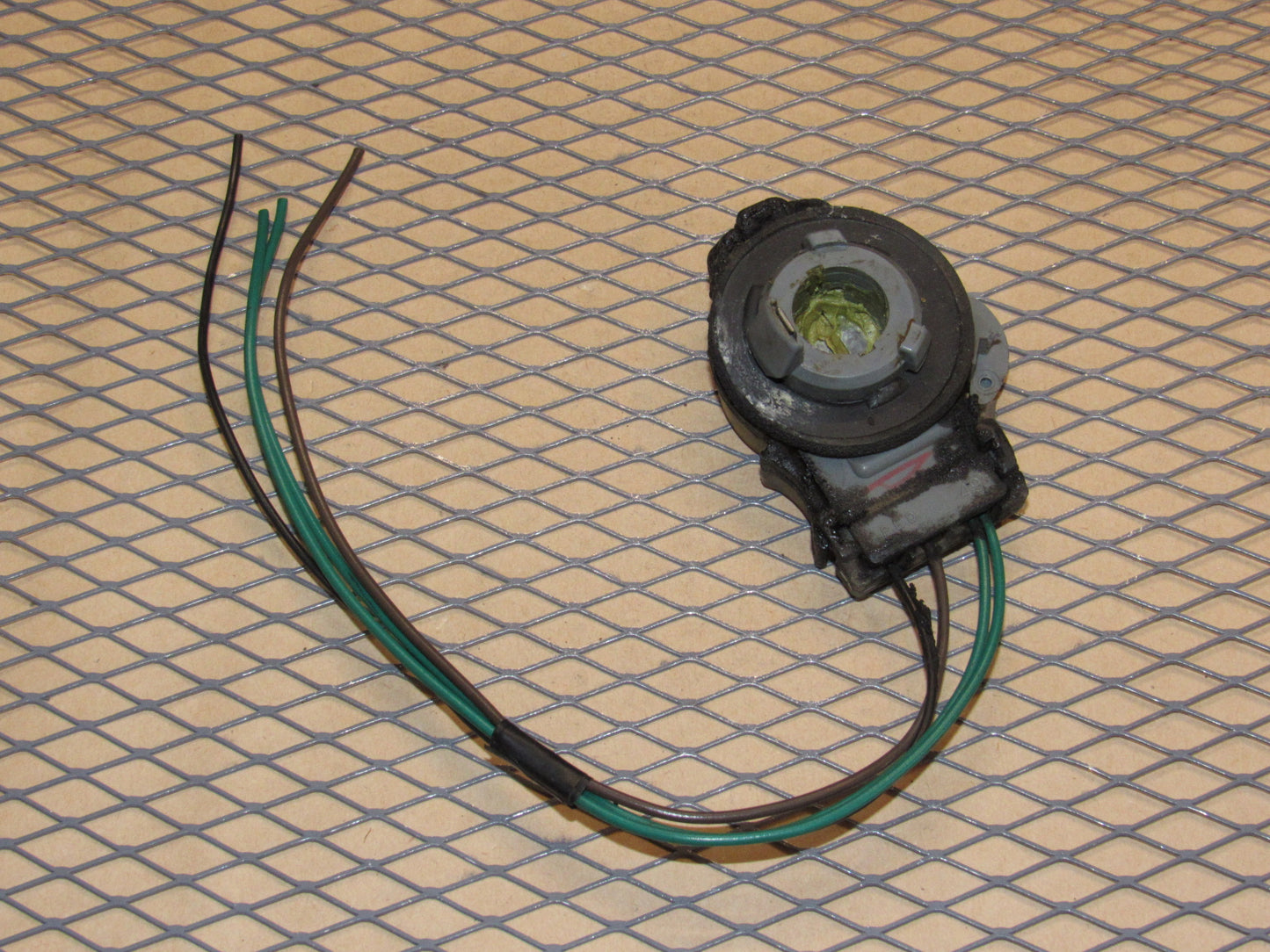 91 92 93 94 95 96 Chevrolet Corvette OEM Outer Tail Light Lamp Bulb Socket - Left