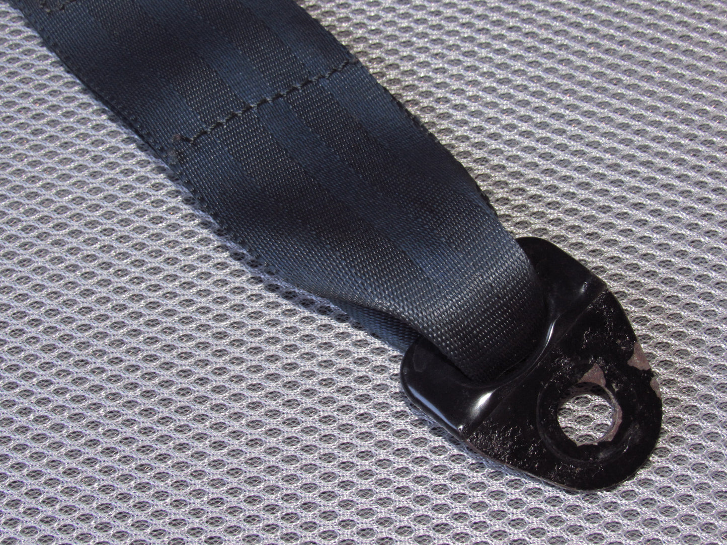 90-95 Nissan Pathfinder OEM Rear Seat Belt Buckle Receiver