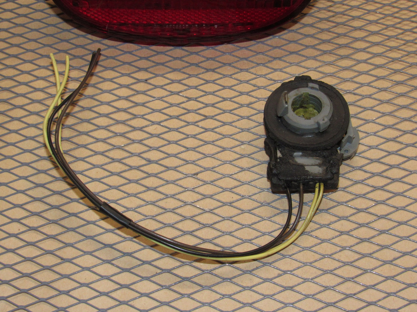 91 92 93 94 95 96 Chevrolet Corvette OEM Outer Tail Light Lamp Bulb Socket - Right