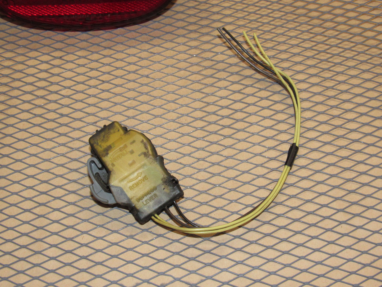 91 92 93 94 95 96 Chevrolet Corvette OEM Outer Tail Light Lamp Bulb Socket - Right