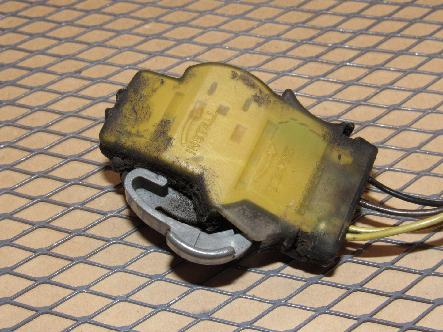 91 92 93 94 95 96 Chevrolet Corvette OEM Outer Tail Light Lamp Bulb Socket - Right