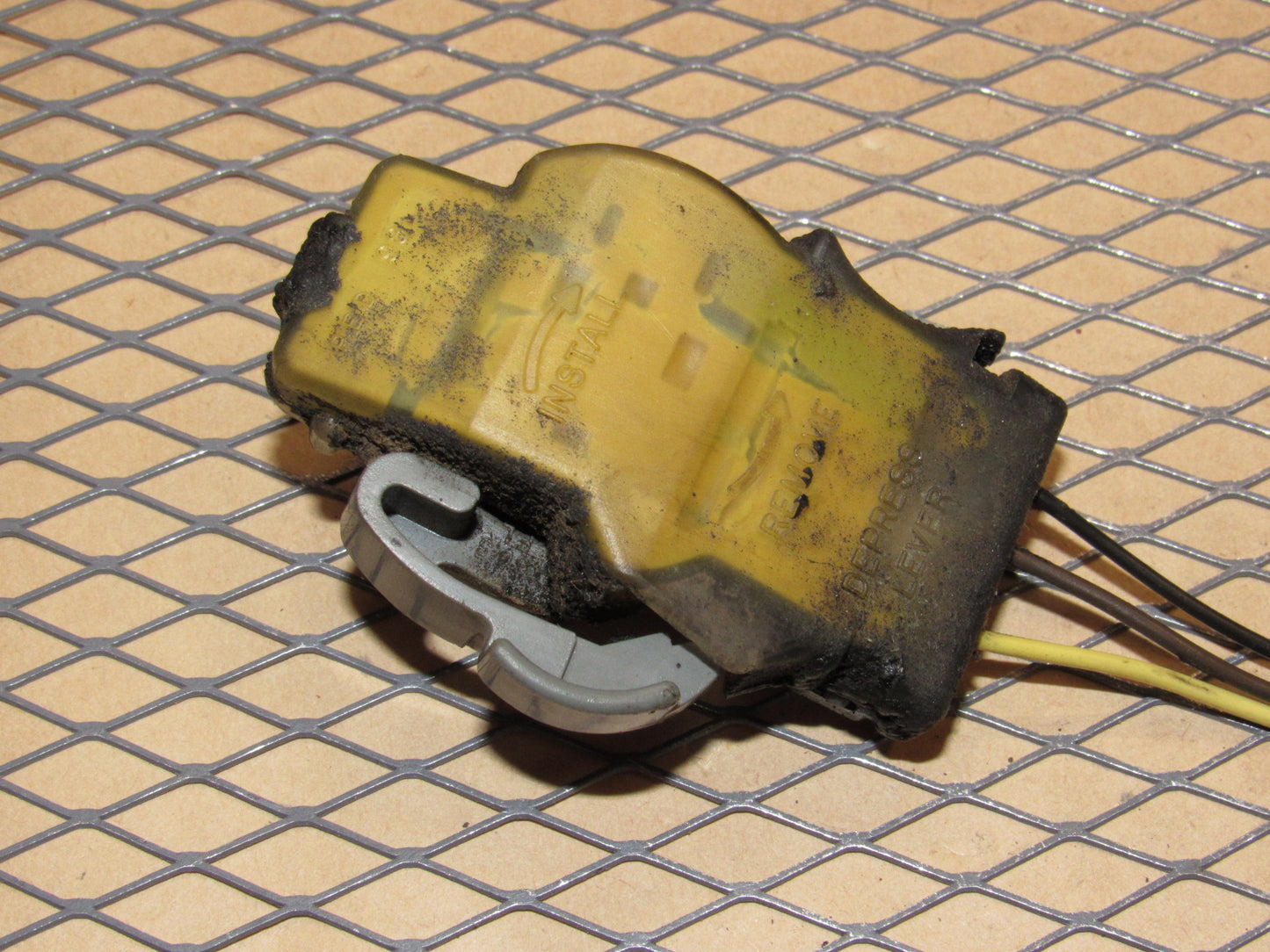 91 92 93 94 95 96 Chevrolet Corvette OEM Inner Tail Light Lamp Bulb Socket - Right