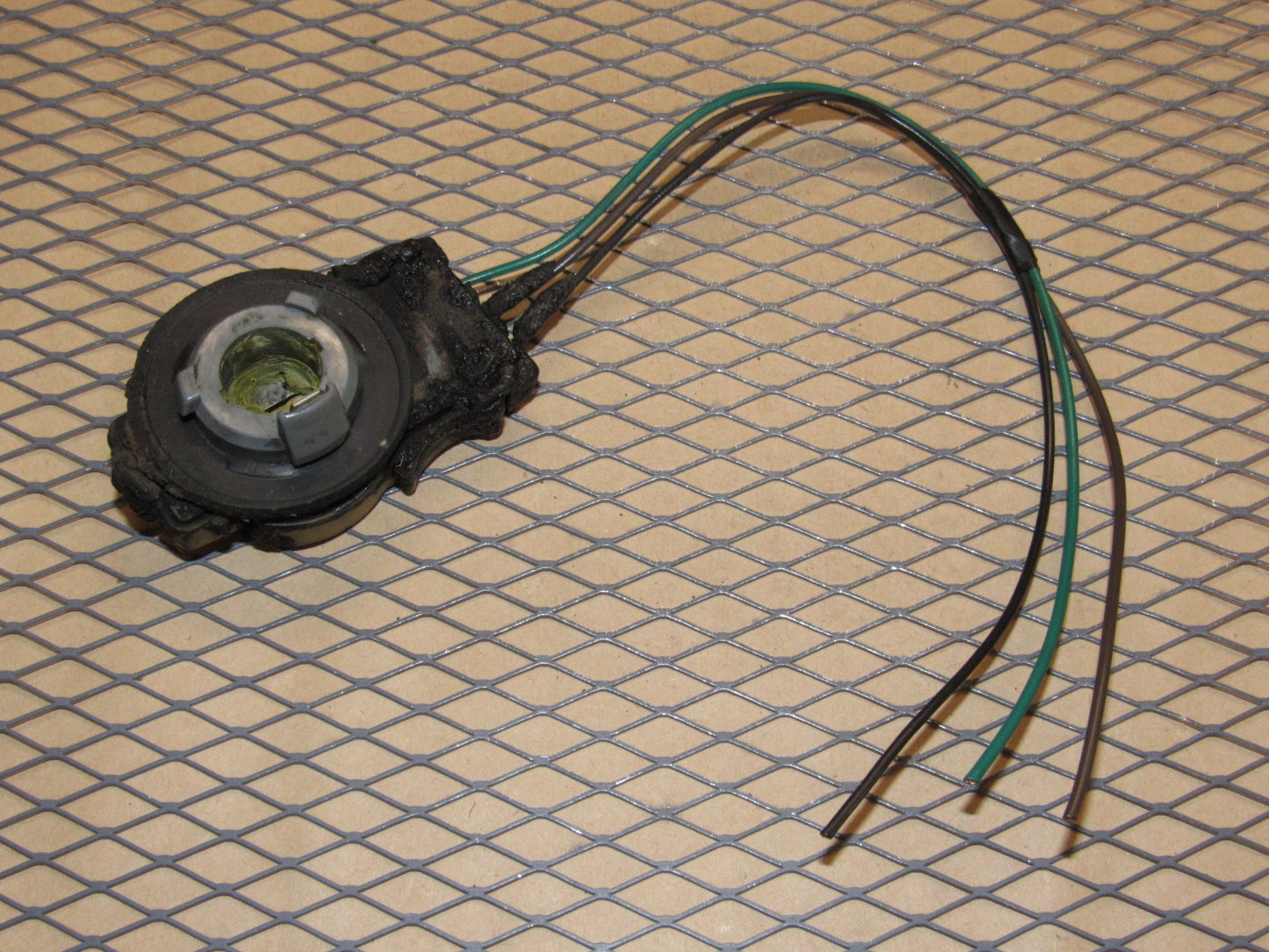 91 92 93 94 95 96 Chevrolet Corvette OEM Inner Tail Light Lamp Bulb Socket - Left