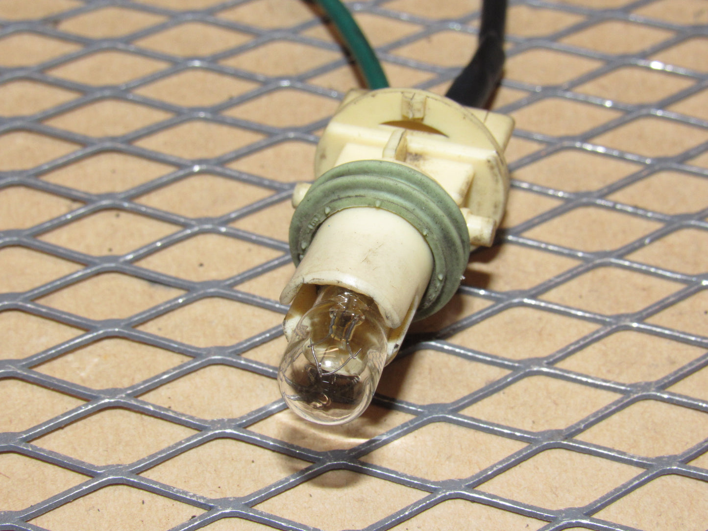 91 92 93 94 95 96 Chevrolet Corvette OEM Front Side Marker Light Bulb Socket