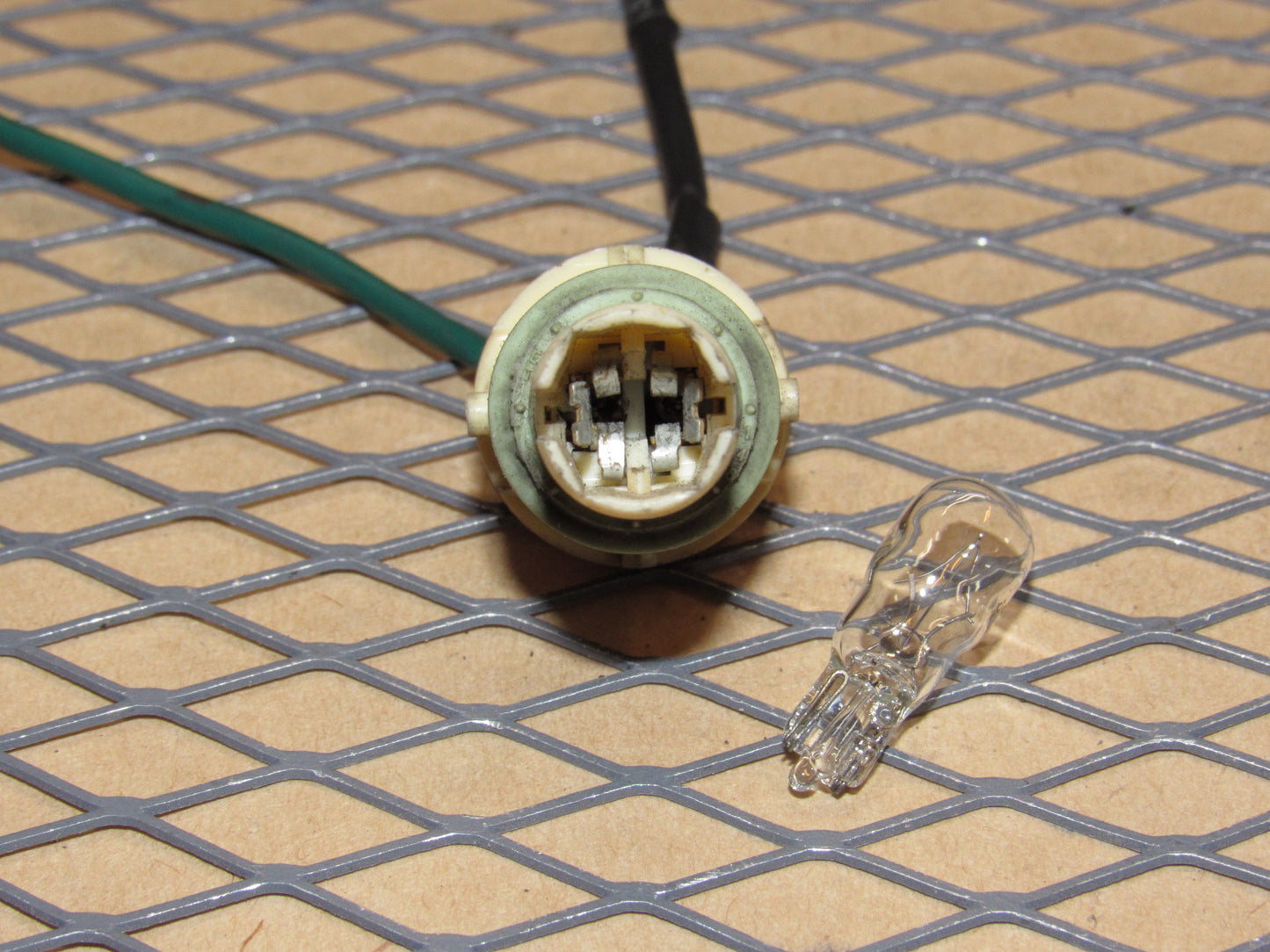 91 92 93 94 95 96 Chevrolet Corvette OEM Front Side Marker Light Bulb Socket