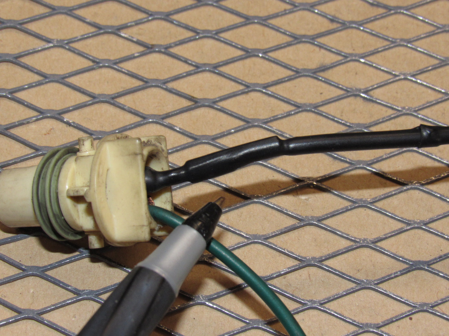 91 92 93 94 95 96 Chevrolet Corvette OEM Front Side Marker Light Bulb Socket