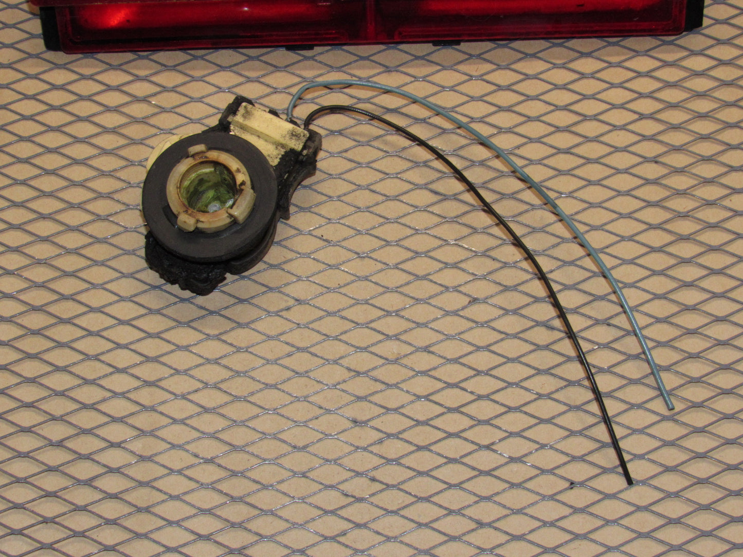 91 92 93 94 95 96 Chevrolet Corvette OEM Third Brake Light Lamp Bulb Socket