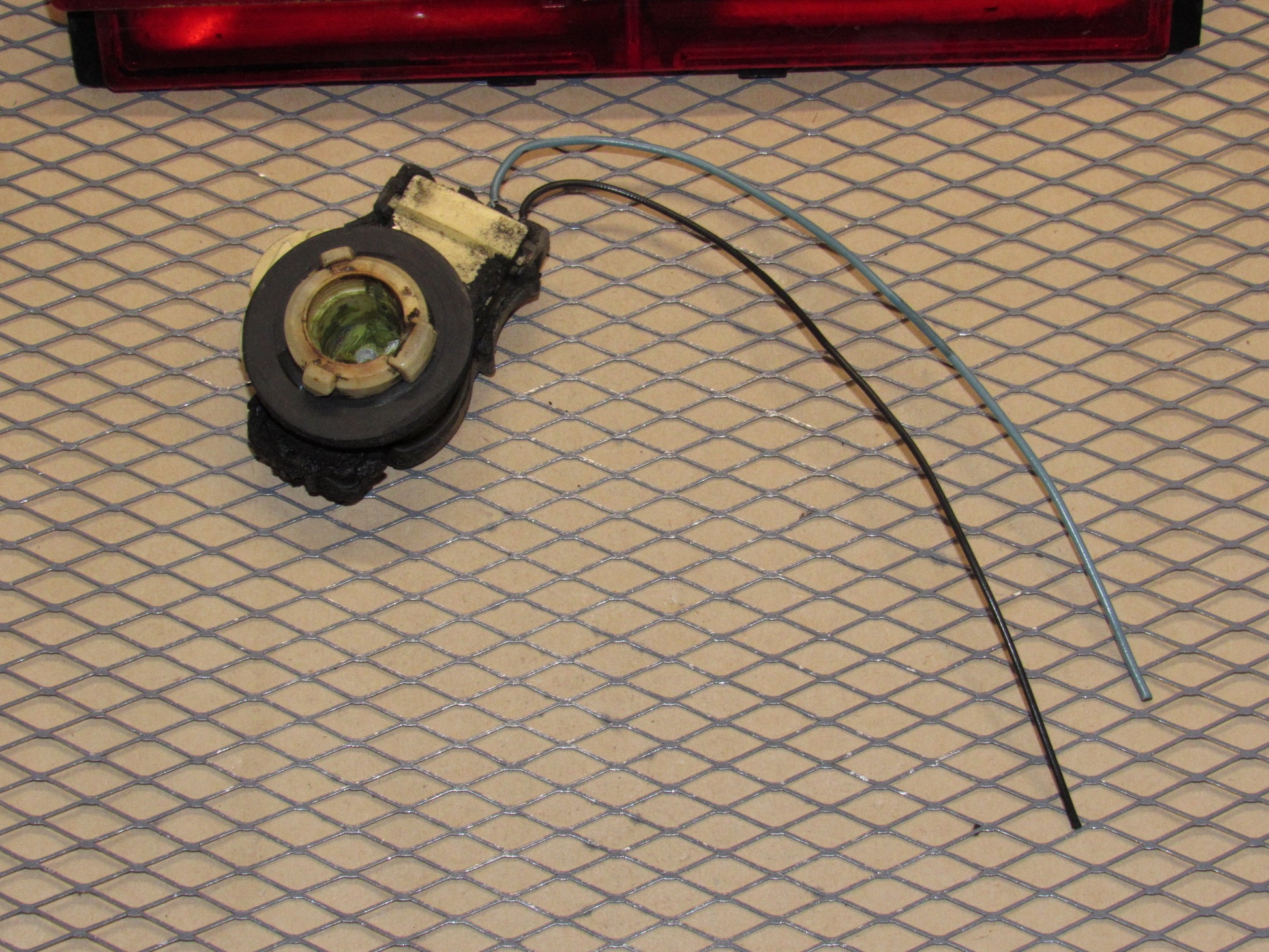 91 92 93 94 95 96 Chevrolet Corvette OEM Third Brake Light Lamp Bulb Socket