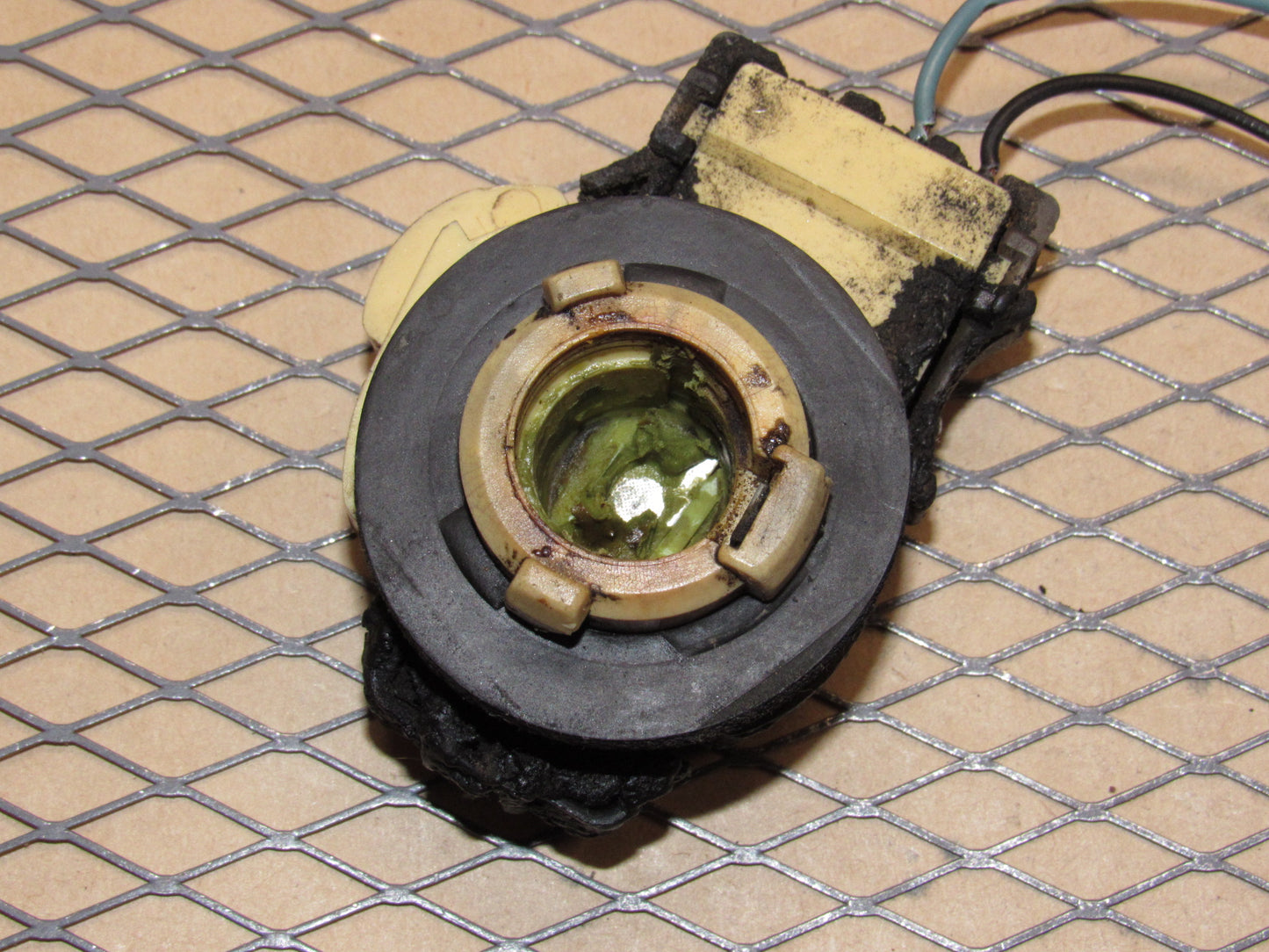 91 92 93 94 95 96 Chevrolet Corvette OEM Third Brake Light Lamp Bulb Socket