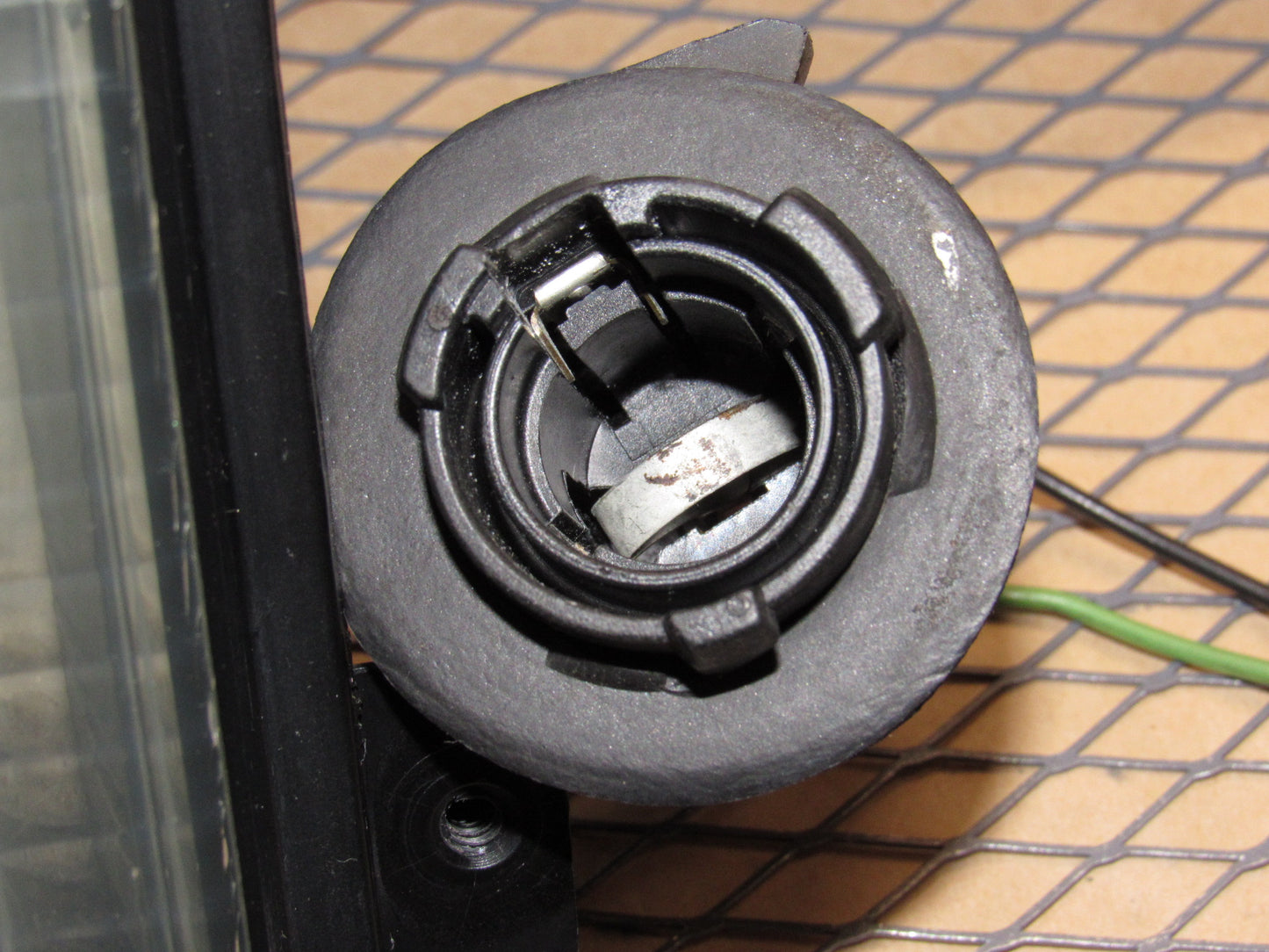 91 92 93 94 95 96 Chevrolet Corvette OEM Reverse Light Lamp Bulb Socket
