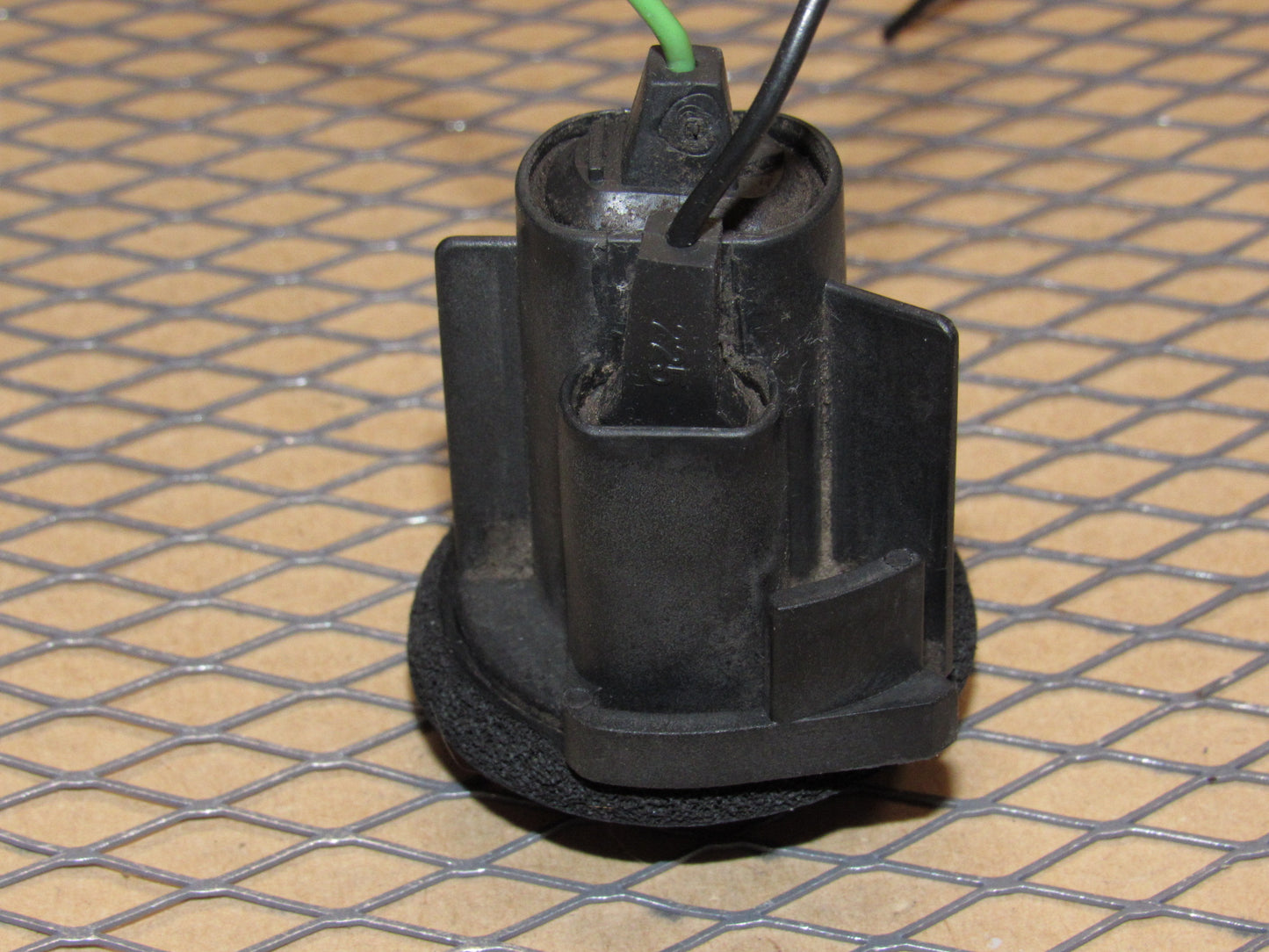 91 92 93 94 95 96 Chevrolet Corvette OEM Reverse Light Lamp Bulb Socket