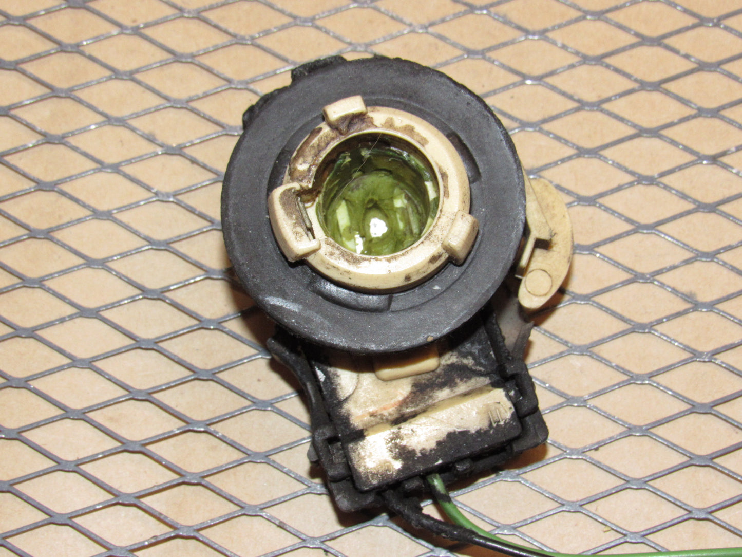 91 92 93 94 95 96 Chevrolet Corvette OEM Rear Side Marker Light Bulb Socket