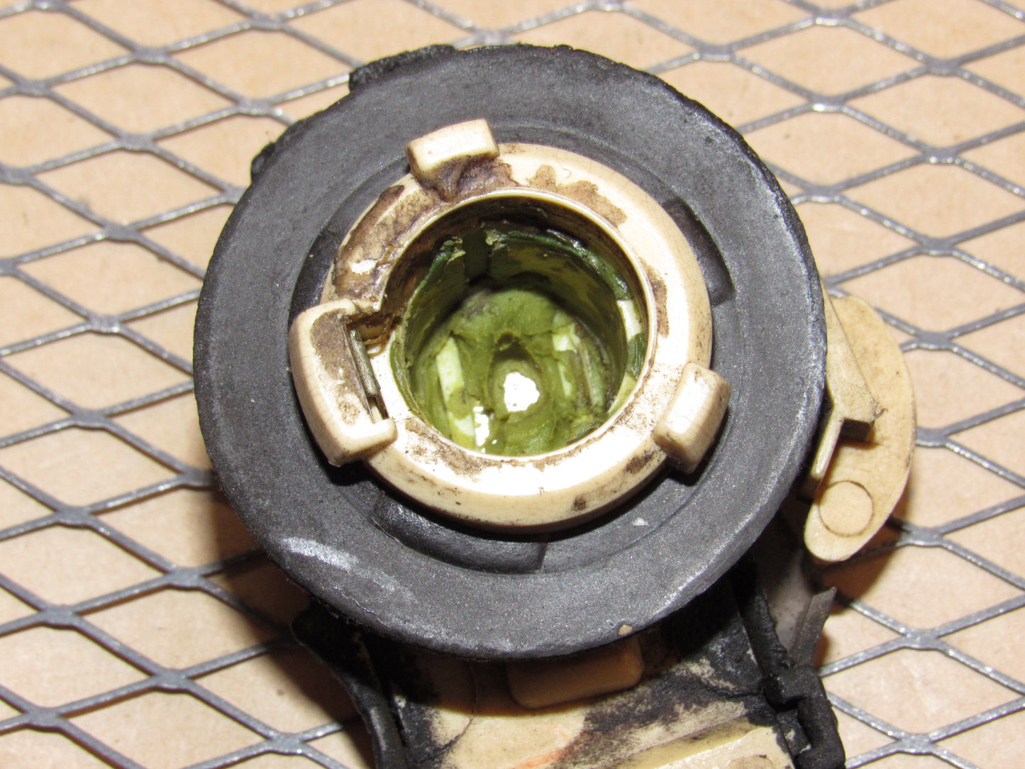 91 92 93 94 95 96 Chevrolet Corvette OEM Rear Side Marker Light Bulb Socket