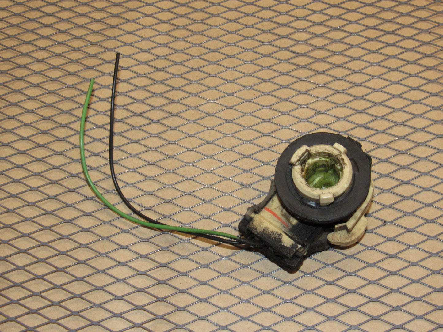 91 92 93 94 95 96 Chevrolet Corvette OEM Rear Side Marker Light Bulb Socket