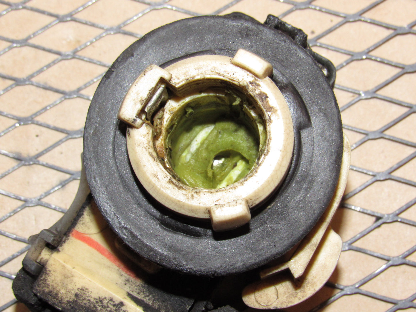 91 92 93 94 95 96 Chevrolet Corvette OEM Rear Side Marker Light Bulb Socket