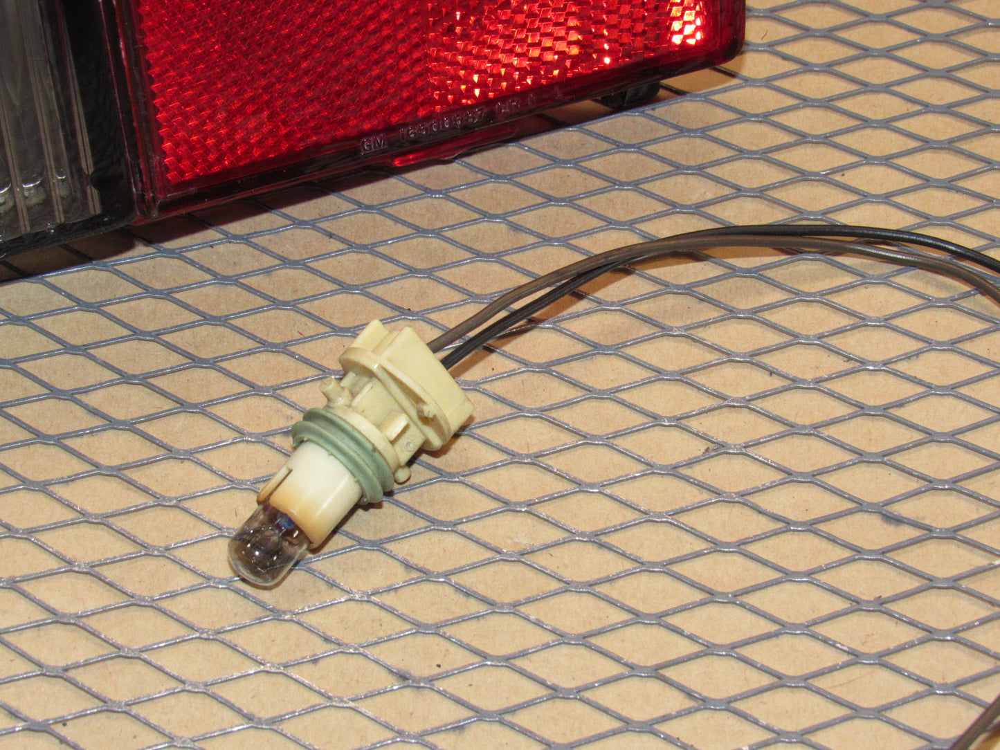 91 92 93 94 95 96 Chevrolet Corvette OEM Rear Side Marker Light Bulb Socket