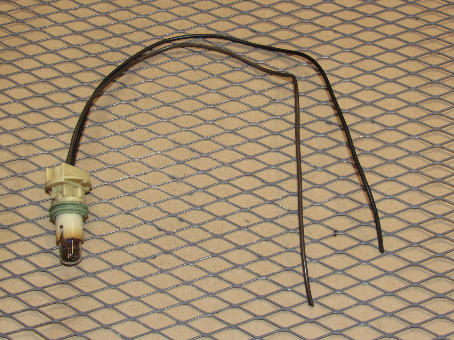91 92 93 94 95 96 Chevrolet Corvette OEM Rear Side Marker Light Bulb Socket