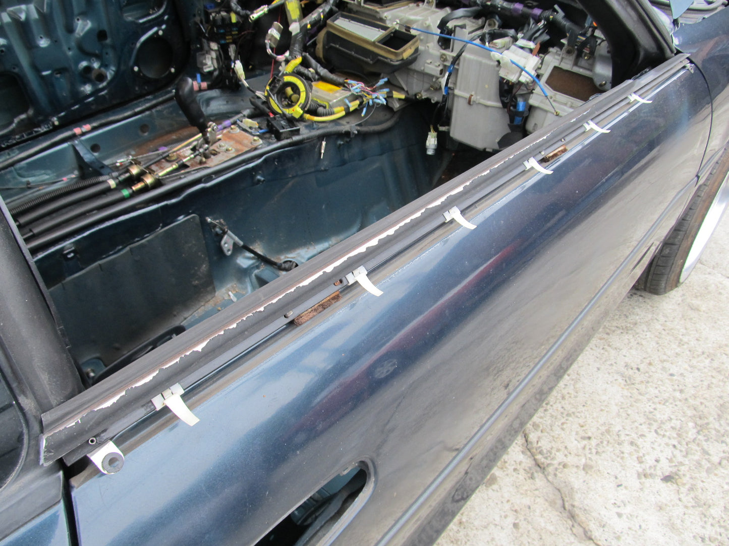 91 92 93 94 95 Toyota MR2 OEM Exterior Window Guide Moulding - Right