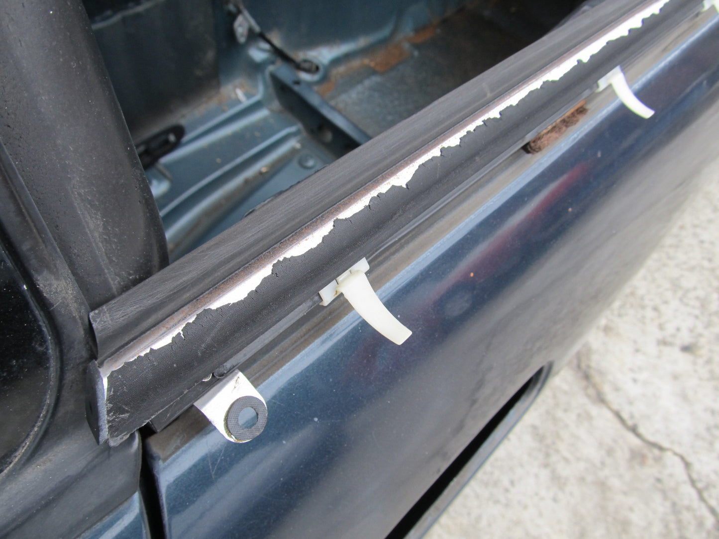 91 92 93 94 95 Toyota MR2 OEM Exterior Window Guide Moulding - Right