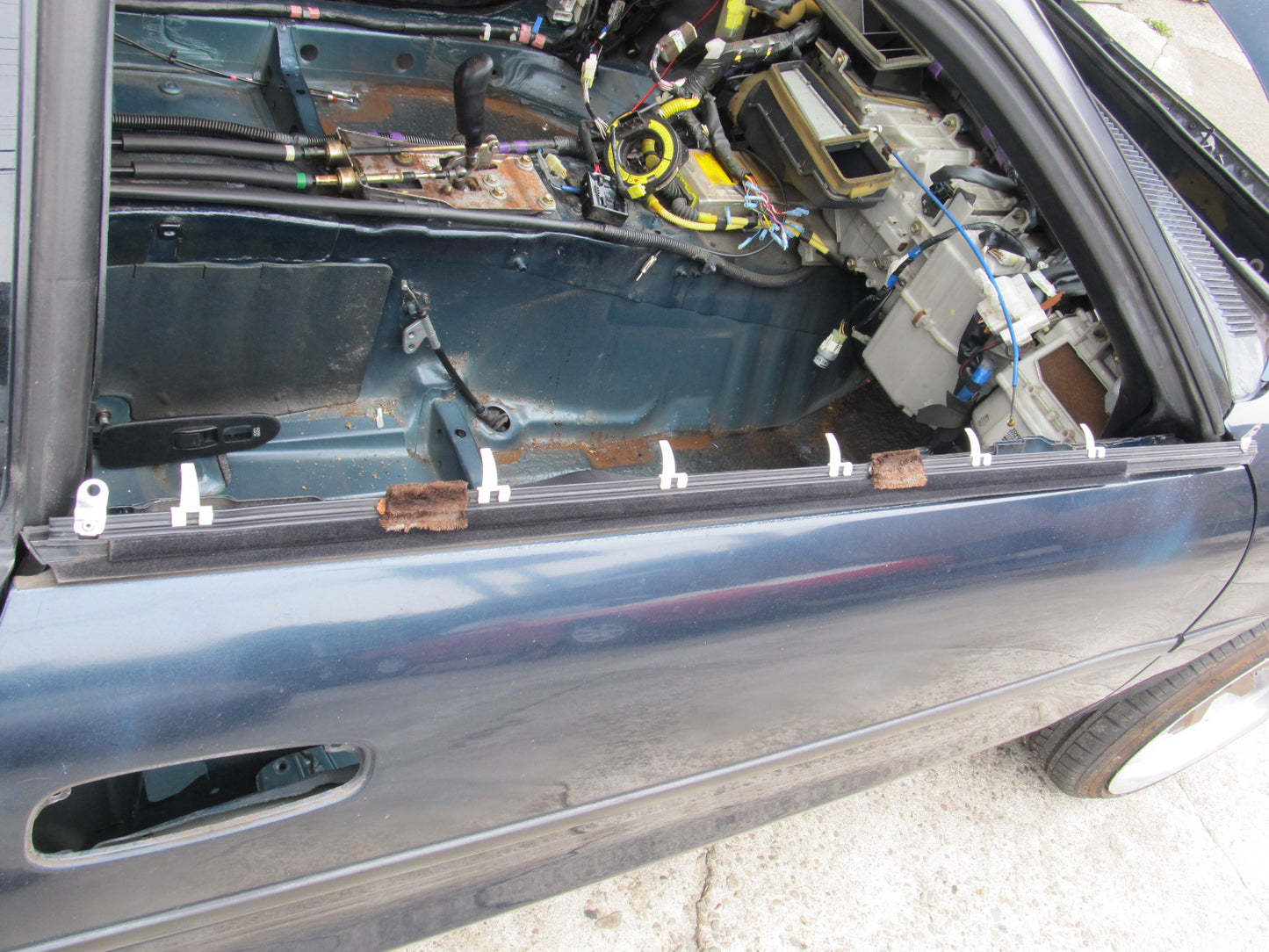 91 92 93 94 95 Toyota MR2 OEM Exterior Window Guide Moulding - Right