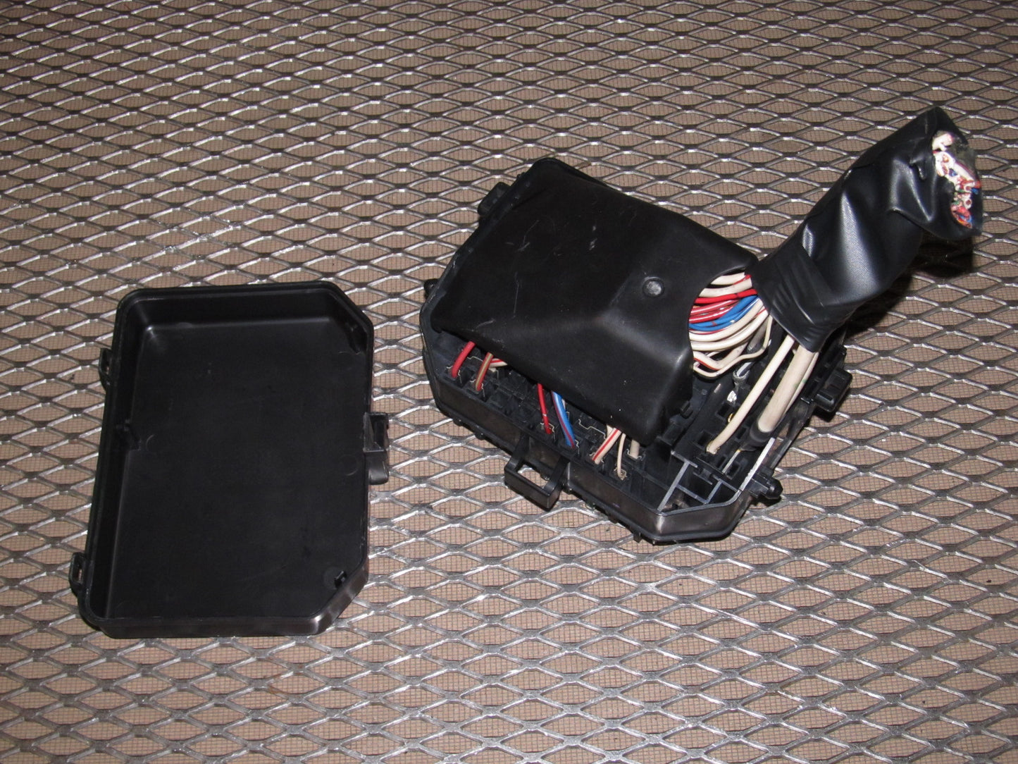 91 92 93 94 95 Toyota MR2 OEM Front In Hood Fuse Box