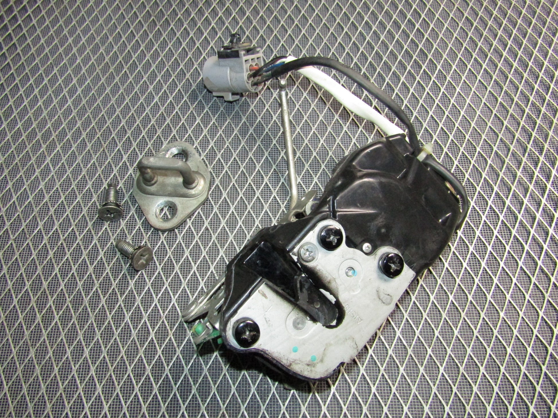 87-91 Toyota Crown Royal Saloon OEM Door Latch & Striker - Front Left