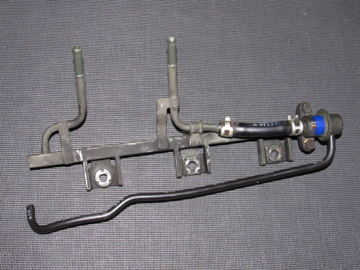 94 95 96 97 Mazda Miata OEM Fuel Rail & Fuel Regulator