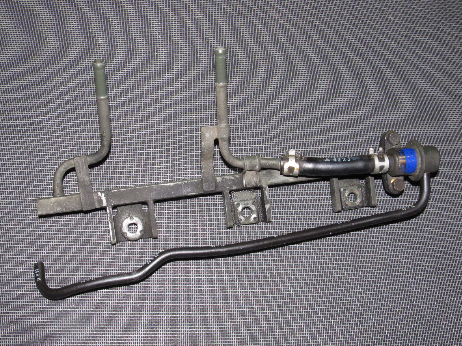 94 95 96 97 Mazda Miata OEM Fuel Rail & Fuel Regulator