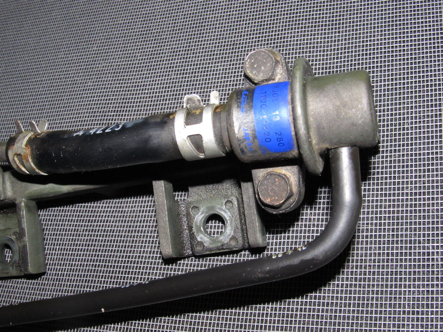 94 95 96 97 Mazda Miata OEM Fuel Rail & Fuel Regulator